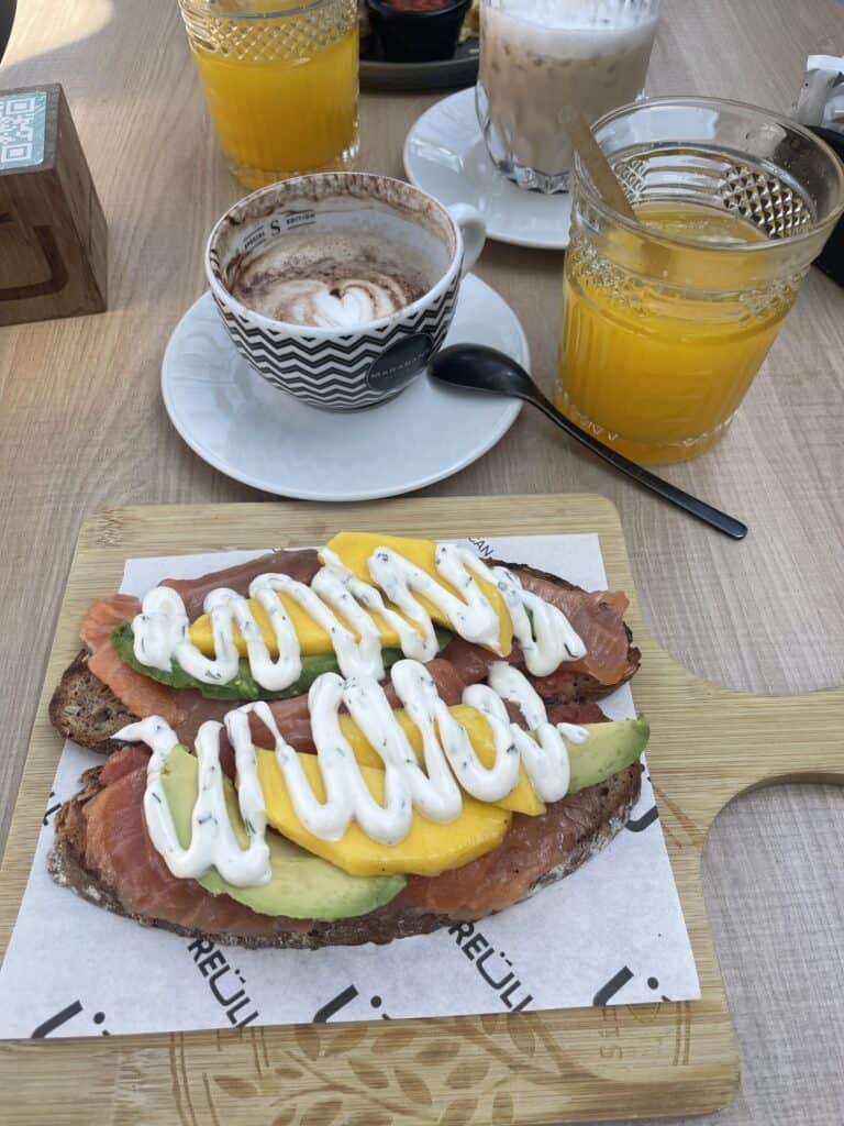 Snídaně na GR 221, brunch ve Valldemossa