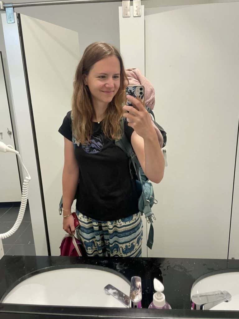 Štastná sólo cestovatelka